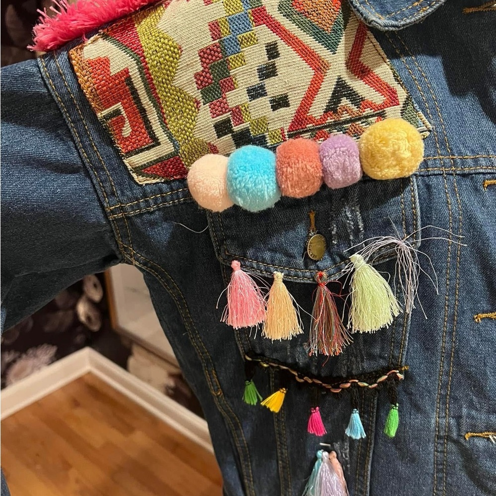 Unique jean jacket. - Picture 2 of 5